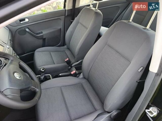 Черный Фольксваген Гольф Плюс, объемом двигателя 1.4 л и пробегом 243 тыс. км за 5250 $, фото 10 на Automoto.ua