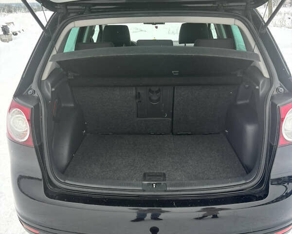 Черный Фольксваген Гольф Плюс, объемом двигателя 1.6 л и пробегом 242 тыс. км за 5400 $, фото 9 на Automoto.ua