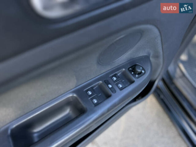 Черный Фольксваген Гольф Плюс, объемом двигателя 2 л и пробегом 250 тыс. км за 5800 $, фото 9 на Automoto.ua