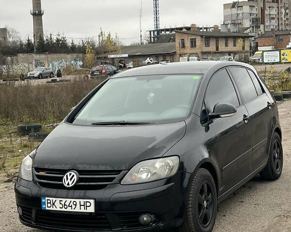 Черный Фольксваген Гольф Плюс, объемом двигателя 1.6 л и пробегом 301 тыс. км за 5999 $, фото 1 на Automoto.ua