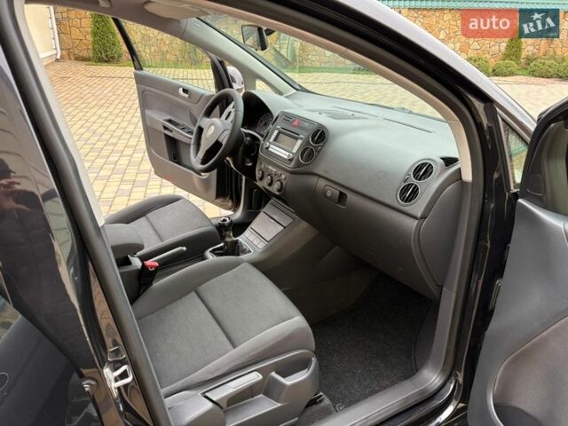 Черный Фольксваген Гольф Плюс, объемом двигателя 1.4 л и пробегом 217 тыс. км за 5400 $, фото 19 на Automoto.ua