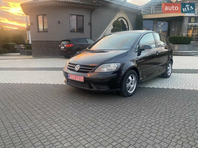 Черный Фольксваген Гольф Плюс, объемом двигателя 1.6 л и пробегом 204 тыс. км за 5450 $, фото 3 на Automoto.ua