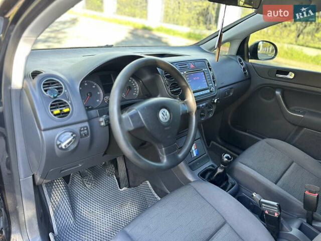Черный Фольксваген Гольф Плюс, объемом двигателя 2 л и пробегом 250 тыс. км за 5800 $, фото 11 на Automoto.ua