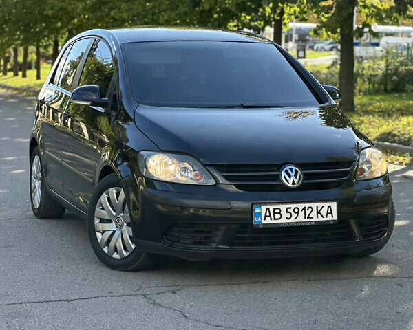 Черный Фольксваген Гольф Плюс, объемом двигателя 2 л и пробегом 250 тыс. км за 5800 $, фото 2 на Automoto.ua