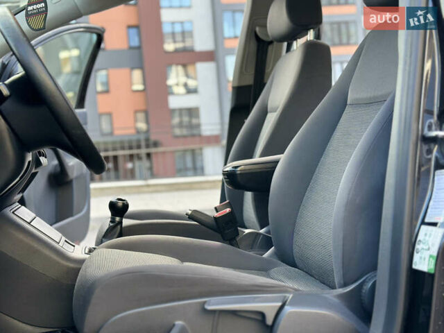 Черный Фольксваген Гольф Плюс, объемом двигателя 1.4 л и пробегом 250 тыс. км за 4999 $, фото 22 на Automoto.ua