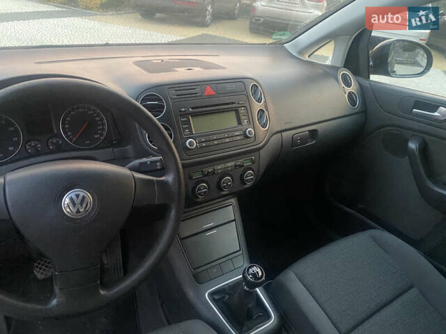 Черный Фольксваген Гольф Плюс, объемом двигателя 1.6 л и пробегом 204 тыс. км за 5450 $, фото 21 на Automoto.ua