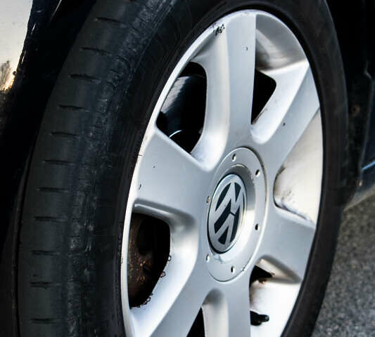 Черный Фольксваген Гольф Плюс, объемом двигателя 1.6 л и пробегом 280 тыс. км за 6500 $, фото 8 на Automoto.ua