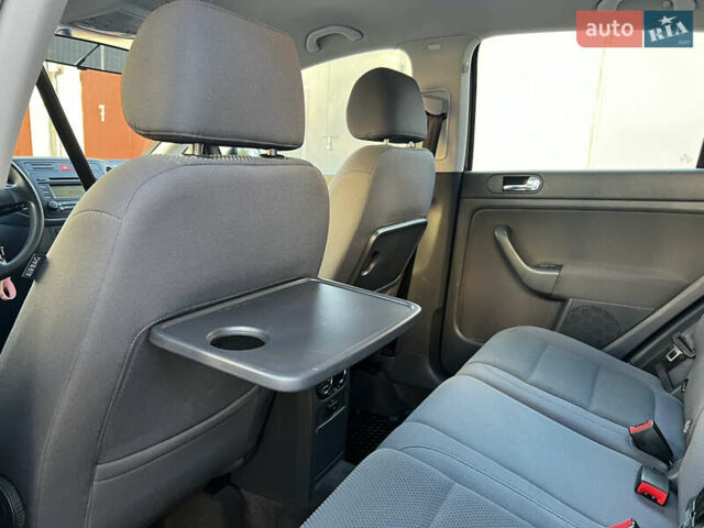 Черный Фольксваген Гольф Плюс, объемом двигателя 1.6 л и пробегом 230 тыс. км за 4950 $, фото 16 на Automoto.ua