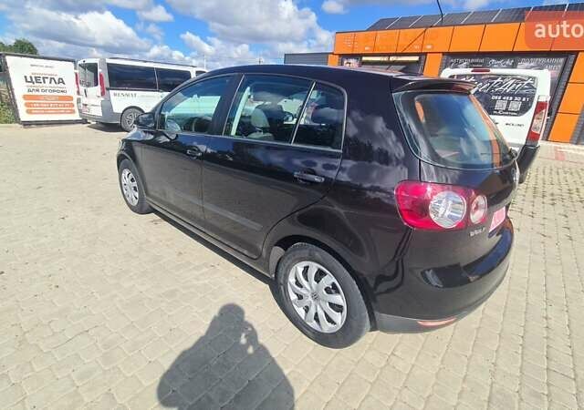 Черный Фольксваген Гольф Плюс, объемом двигателя 1.4 л и пробегом 197 тыс. км за 5550 $, фото 2 на Automoto.ua