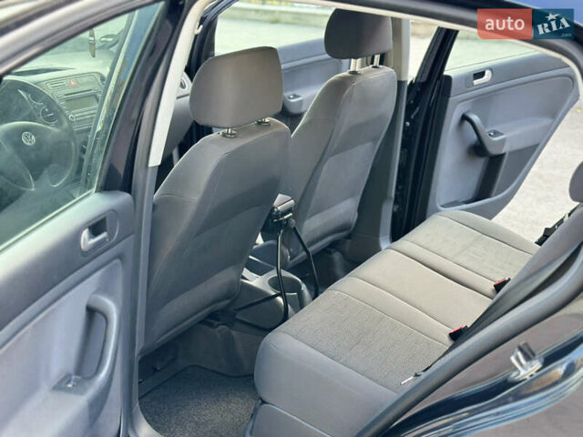 Черный Фольксваген Гольф Плюс, объемом двигателя 1.4 л и пробегом 250 тыс. км за 4999 $, фото 26 на Automoto.ua