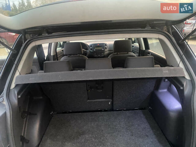 Черный Фольксваген Гольф Плюс, объемом двигателя 1.6 л и пробегом 204 тыс. км за 5450 $, фото 13 на Automoto.ua