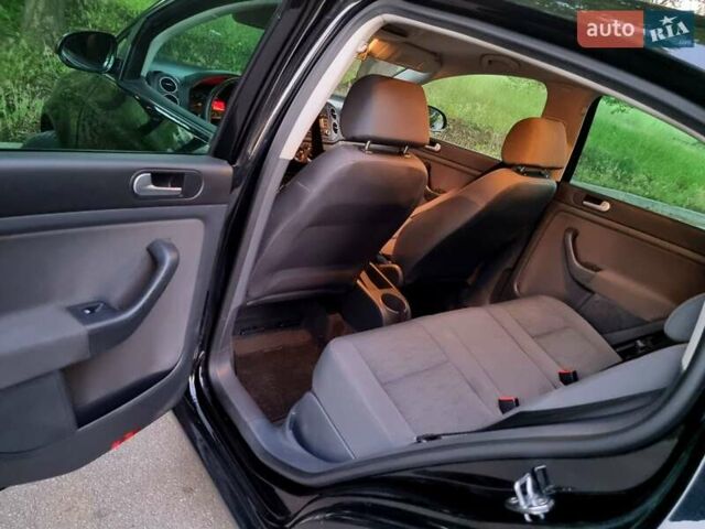 Черный Фольксваген Гольф Плюс, объемом двигателя 1.4 л и пробегом 210 тыс. км за 5800 $, фото 9 на Automoto.ua