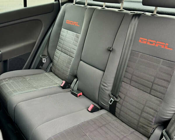 Черный Фольксваген Гольф Плюс, объемом двигателя 1.6 л и пробегом 187 тыс. км за 6150 $, фото 16 на Automoto.ua