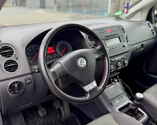 Черный Фольксваген Гольф Плюс, объемом двигателя 1.6 л и пробегом 187 тыс. км за 6150 $, фото 10 на Automoto.ua