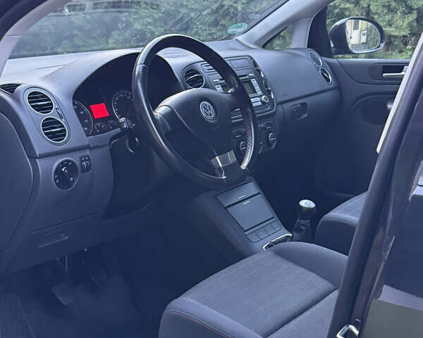 Черный Фольксваген Гольф Плюс, объемом двигателя 1.6 л и пробегом 203 тыс. км за 6300 $, фото 12 на Automoto.ua