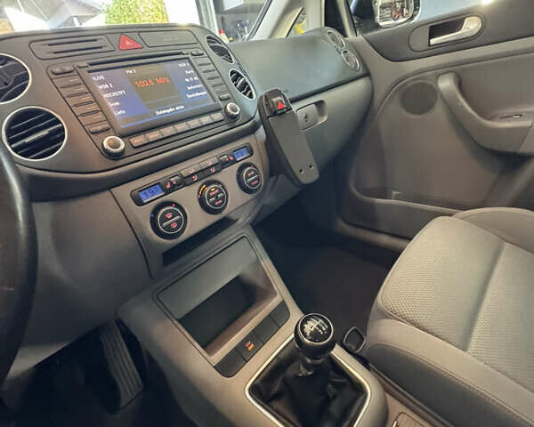 Черный Фольксваген Гольф Плюс, объемом двигателя 1.6 л и пробегом 207 тыс. км за 5299 $, фото 27 на Automoto.ua