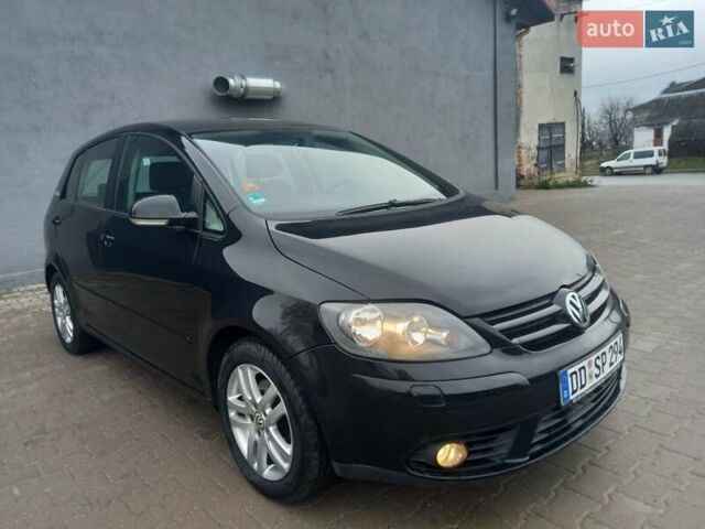 Черный Фольксваген Гольф Плюс, объемом двигателя 1.6 л и пробегом 218 тыс. км за 5800 $, фото 7 на Automoto.ua