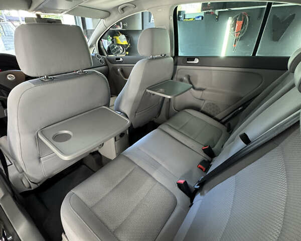 Черный Фольксваген Гольф Плюс, объемом двигателя 1.6 л и пробегом 207 тыс. км за 5299 $, фото 30 на Automoto.ua