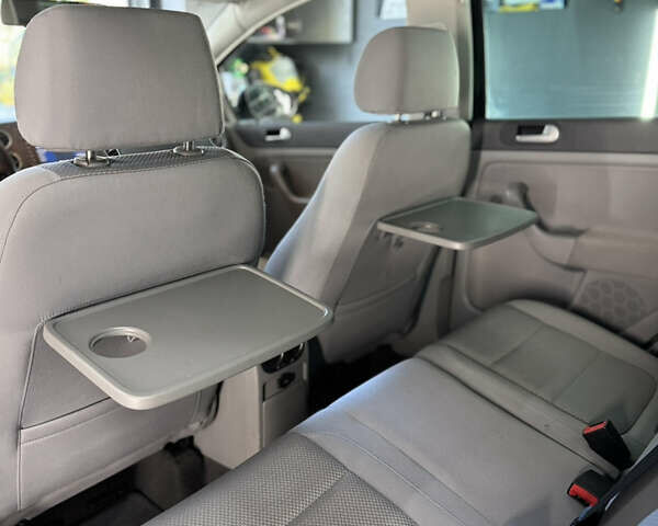 Черный Фольксваген Гольф Плюс, объемом двигателя 1.6 л и пробегом 207 тыс. км за 5299 $, фото 31 на Automoto.ua