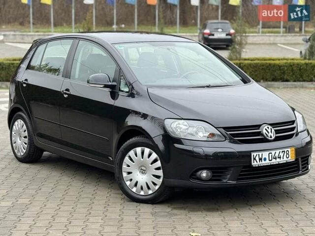 Черный Фольксваген Гольф Плюс, объемом двигателя 1.6 л и пробегом 130 тыс. км за 6200 $, фото 1 на Automoto.ua