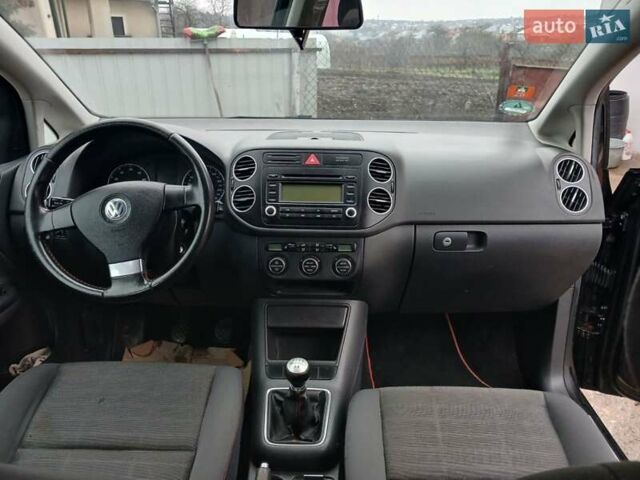 Черный Фольксваген Гольф Плюс, объемом двигателя 1.6 л и пробегом 218 тыс. км за 5250 $, фото 29 на Automoto.ua
