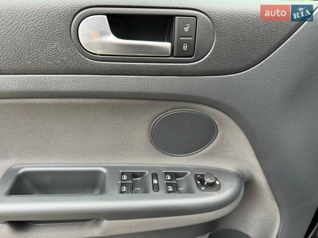 Черный Фольксваген Гольф Плюс, объемом двигателя 1.6 л и пробегом 130 тыс. км за 6200 $, фото 23 на Automoto.ua