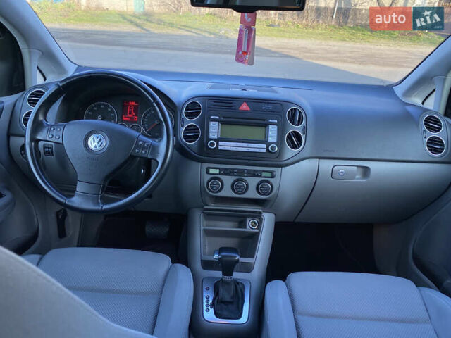Черный Фольксваген Гольф Плюс, объемом двигателя 1.4 л и пробегом 186 тыс. км за 7200 $, фото 9 на Automoto.ua