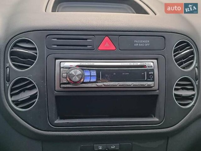 Черный Фольксваген Гольф Плюс, объемом двигателя 1.4 л и пробегом 298 тыс. км за 5780 $, фото 24 на Automoto.ua