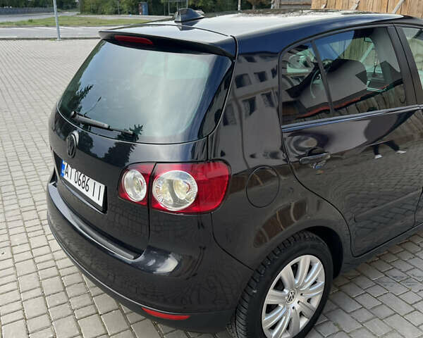 Черный Фольксваген Гольф Плюс, объемом двигателя 1.6 л и пробегом 240 тыс. км за 6800 $, фото 4 на Automoto.ua