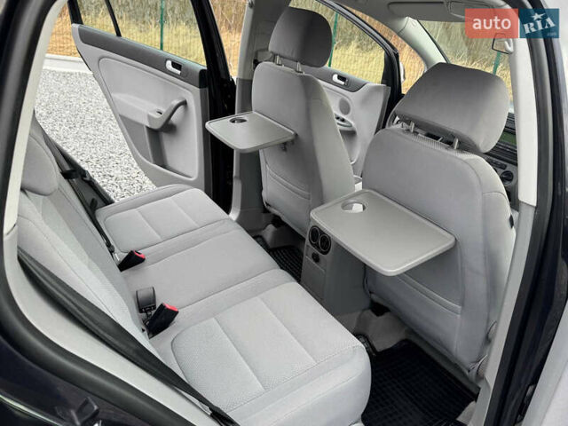 Чорний Фольксваген Golf Plus, об'ємом двигуна 1.6 л та пробігом 204 тис. км за 4850 $, фото 74 на Automoto.ua