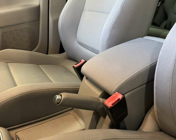 Черный Фольксваген Гольф Плюс, объемом двигателя 1.6 л и пробегом 207 тыс. км за 5299 $, фото 29 на Automoto.ua