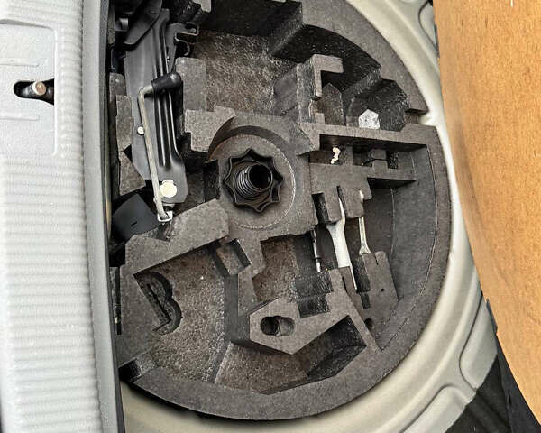 Чорний Фольксваген Golf Plus, об'ємом двигуна 1.6 л та пробігом 204 тис. км за 4850 $, фото 85 на Automoto.ua