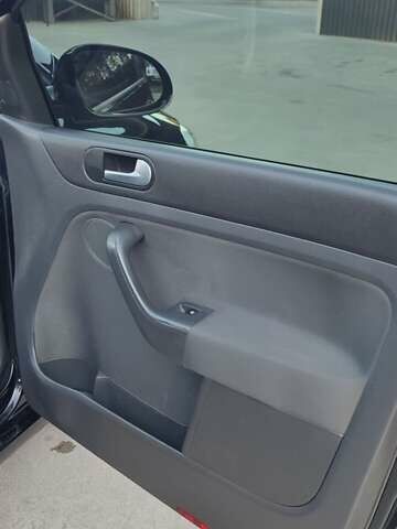 Черный Фольксваген Гольф Плюс, объемом двигателя 2 л и пробегом 250 тыс. км за 6700 $, фото 15 на Automoto.ua