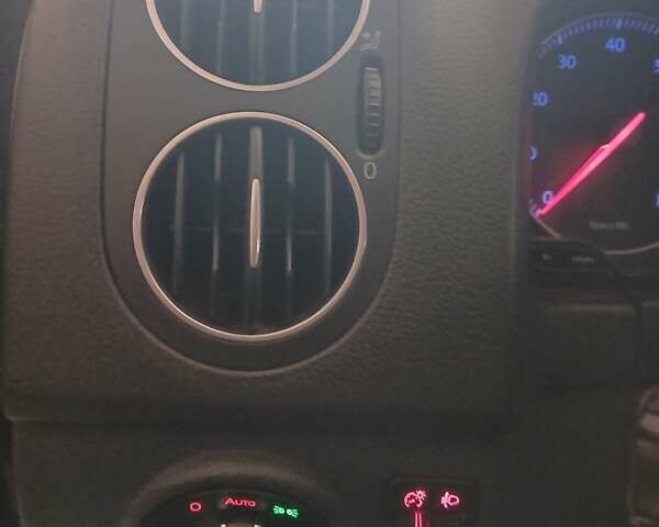 Черный Фольксваген Гольф Плюс, объемом двигателя 1.6 л и пробегом 218 тыс. км за 5250 $, фото 45 на Automoto.ua