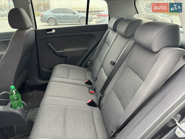 Черный Фольксваген Гольф Плюс, объемом двигателя 1.6 л и пробегом 256 тыс. км за 5300 $, фото 12 на Automoto.ua