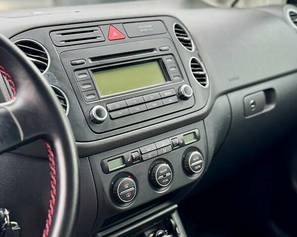 Черный Фольксваген Гольф Плюс, объемом двигателя 1.6 л и пробегом 187 тыс. км за 6150 $, фото 12 на Automoto.ua