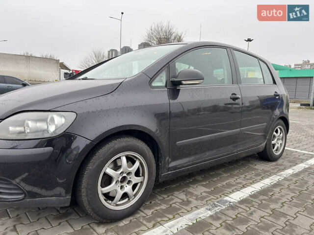 Черный Фольксваген Гольф Плюс, объемом двигателя 1.6 л и пробегом 256 тыс. км за 5300 $, фото 1 на Automoto.ua