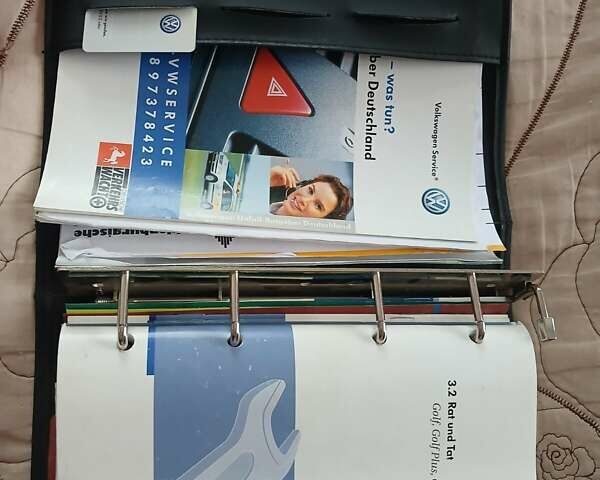 Черный Фольксваген Гольф Плюс, объемом двигателя 1.6 л и пробегом 218 тыс. км за 5250 $, фото 78 на Automoto.ua