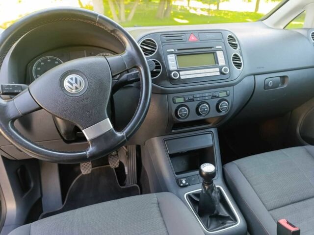 Черный Фольксваген Гольф Плюс, объемом двигателя 1.4 л и пробегом 226 тыс. км за 5700 $, фото 12 на Automoto.ua