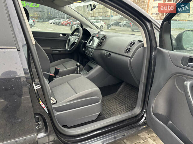 Черный Фольксваген Гольф Плюс, объемом двигателя 1.6 л и пробегом 256 тыс. км за 5300 $, фото 4 на Automoto.ua