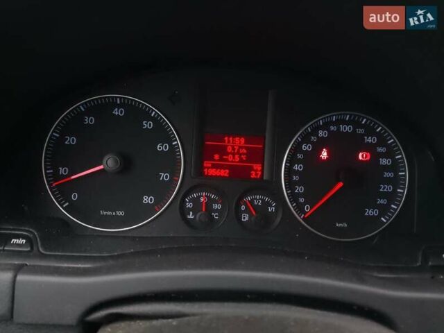 Черный Фольксваген Гольф Плюс, объемом двигателя 1.6 л и пробегом 196 тыс. км за 5650 $, фото 28 на Automoto.ua