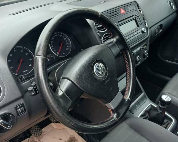 Черный Фольксваген Гольф Плюс, объемом двигателя 1.6 л и пробегом 218 тыс. км за 5250 $, фото 30 на Automoto.ua