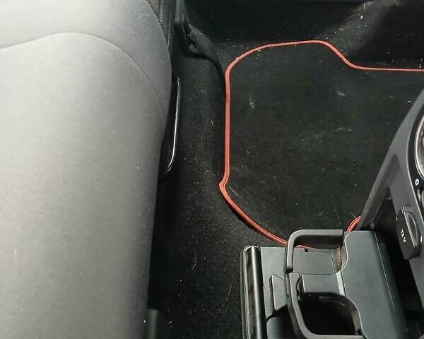 Черный Фольксваген Гольф Плюс, объемом двигателя 1.6 л и пробегом 218 тыс. км за 5250 $, фото 76 на Automoto.ua