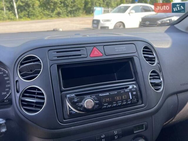 Чорний Фольксваген Golf Plus, об'ємом двигуна 1.6 л та пробігом 215 тис. км за 5990 $, фото 15 на Automoto.ua