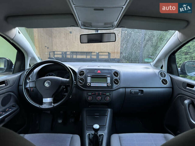 Черный Фольксваген Гольф Плюс, объемом двигателя 1.6 л и пробегом 203 тыс. км за 6300 $, фото 10 на Automoto.ua