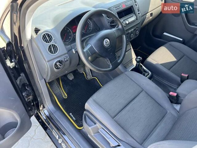 Чорний Фольксваген Golf Plus, об'ємом двигуна 1.6 л та пробігом 215 тис. км за 5990 $, фото 11 на Automoto.ua