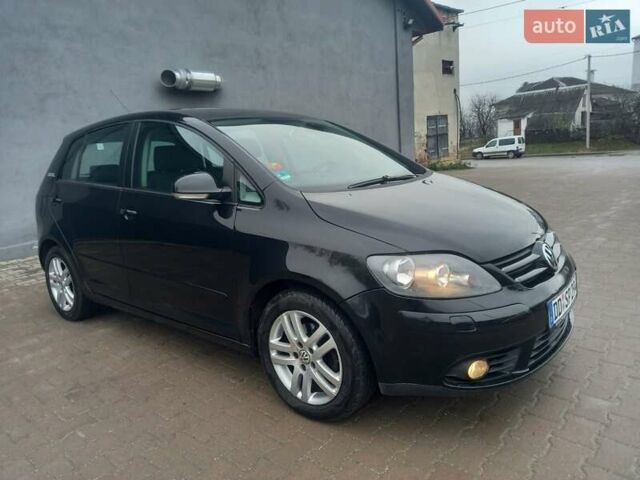 Черный Фольксваген Гольф Плюс, объемом двигателя 1.6 л и пробегом 218 тыс. км за 5800 $, фото 2 на Automoto.ua