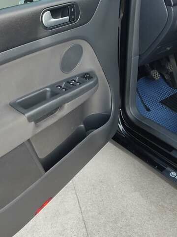 Черный Фольксваген Гольф Плюс, объемом двигателя 2 л и пробегом 250 тыс. км за 6700 $, фото 3 на Automoto.ua