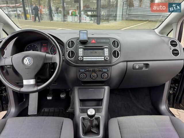 Черный Фольксваген Гольф Плюс, объемом двигателя 1.6 л и пробегом 130 тыс. км за 6200 $, фото 19 на Automoto.ua