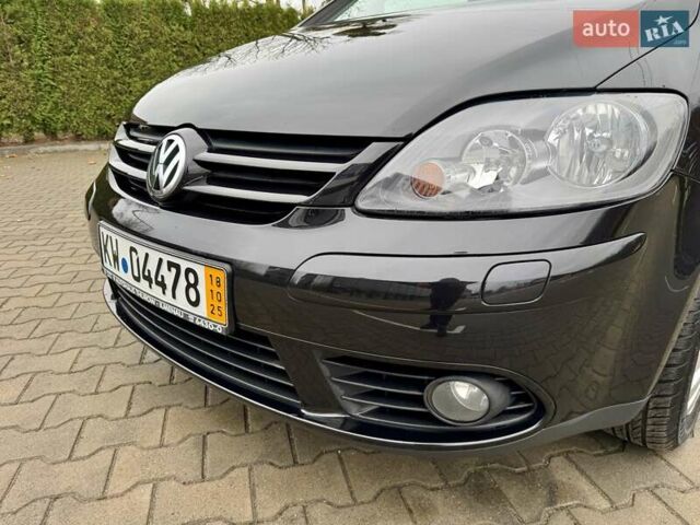 Черный Фольксваген Гольф Плюс, объемом двигателя 1.6 л и пробегом 130 тыс. км за 6200 $, фото 16 на Automoto.ua
